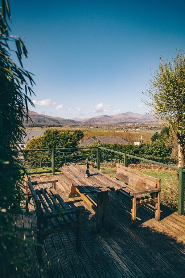 Ferlas Bed And Breakfast Penrhyndeudreath Exteriér fotografie