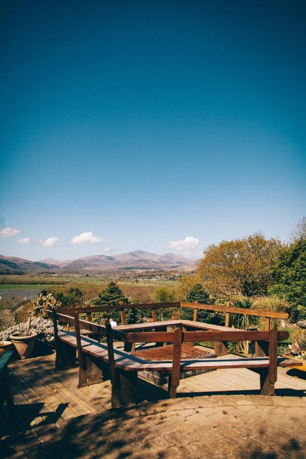Ferlas Bed And Breakfast Penrhyndeudreath Exteriér fotografie